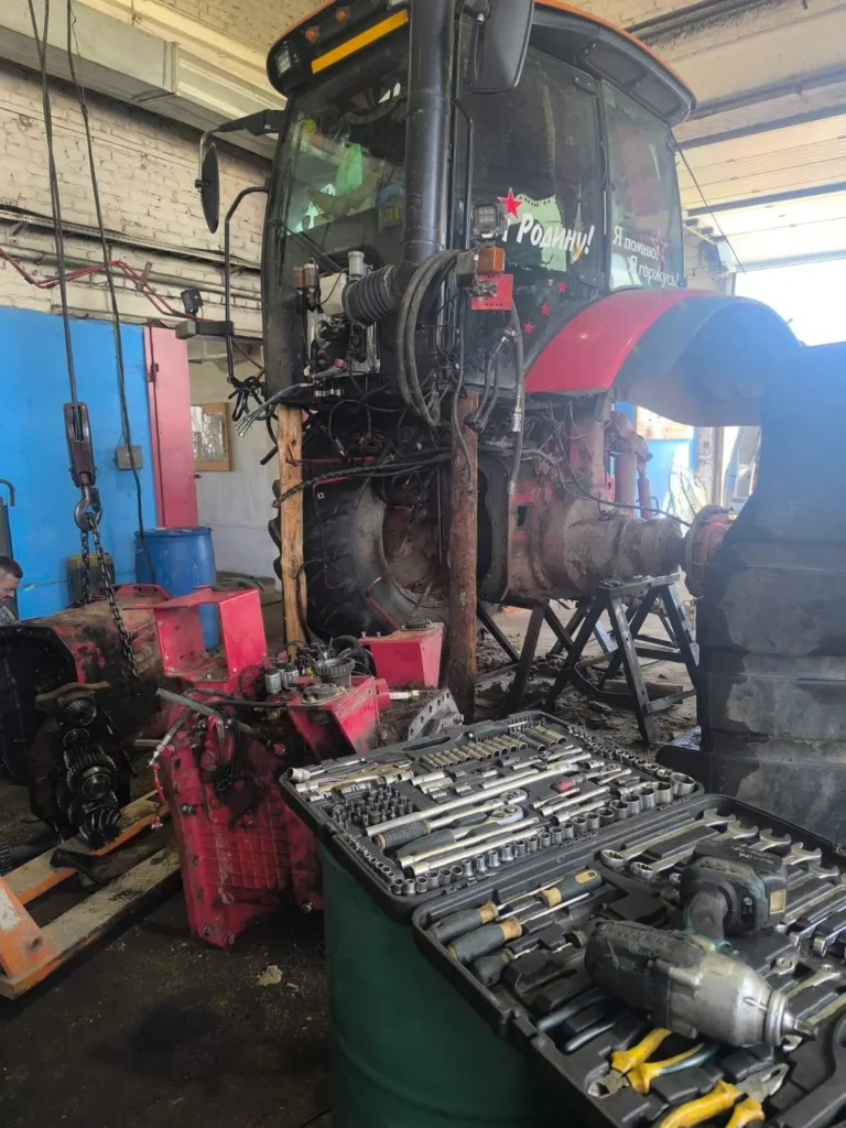 Процесс ремонта трактора МТЗ
